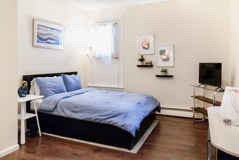 Cozy studio getaway right by Yale!