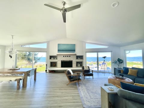 Main open living room with direct 180 degree ocean views and access to beach 