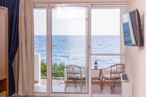 Double Twin, Sea View | Blackout drapes, soundproofing, iron/ironing board, free WiFi