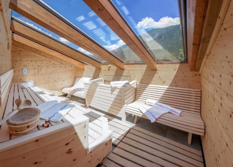 Deluxe Penthouse, 4 Bedrooms, Sauna, Mountain View (Private Spa & rooftop Terrace) | Premium bedding, Select Comfort beds, in-room safe, soundproofing