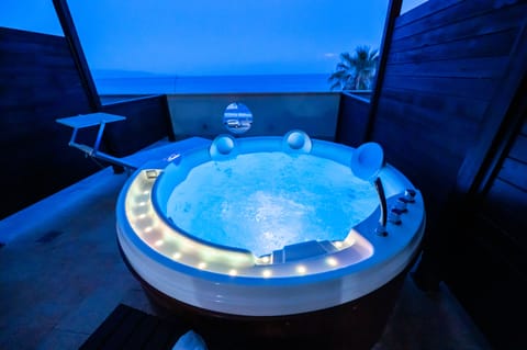 Private spa tub