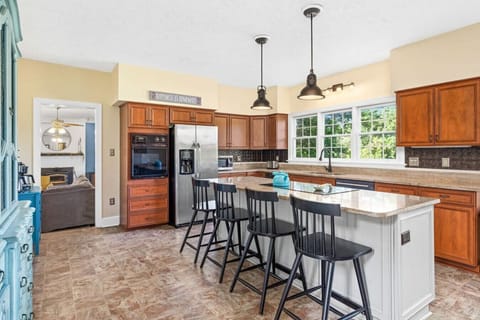 You will enjoy cooking on the high-end cooktop built in to the kitchen island