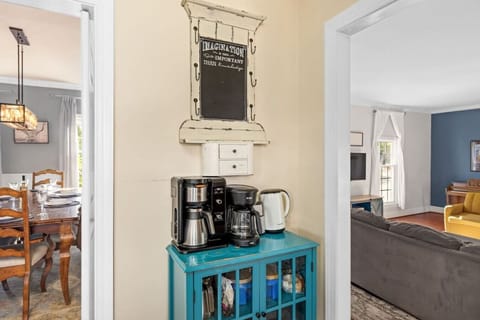 Coffee the way you like it: brew hot or cold w/coffee grinder and kettle