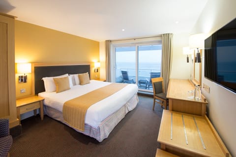 Double Room, Balcony, Sea View | Hypo-allergenic bedding, desk, iron/ironing board, free WiFi