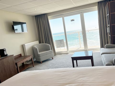 Superior Double Room, Balcony, Sea View | Desk, free WiFi, bed sheets