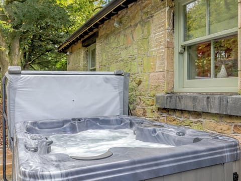 Hot tub | Pheasant Cottage - Moore Care Cottages, Buxton