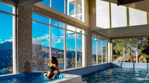 Indoor pool, sun loungers