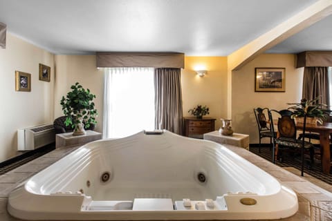 Suite, 1 King Bed, Non Smoking | Premium bedding, in-room safe, iron/ironing board