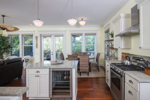 Kitchen
Beverage cooler