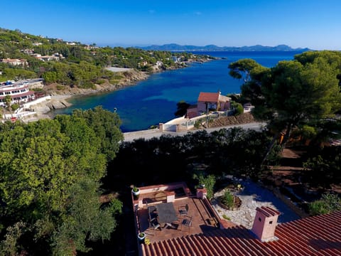 Welcome to Villa Sur Mer, just steps from the sea with amazing views! 
