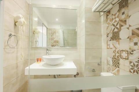 Comfort Double or Twin Room | Bathroom | Hair dryer, towels, soap