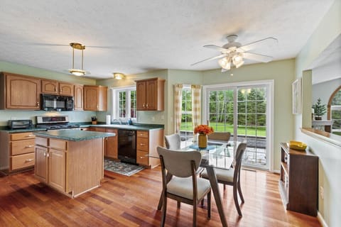 Fully stocked, eat-in kitchen, seats 4.