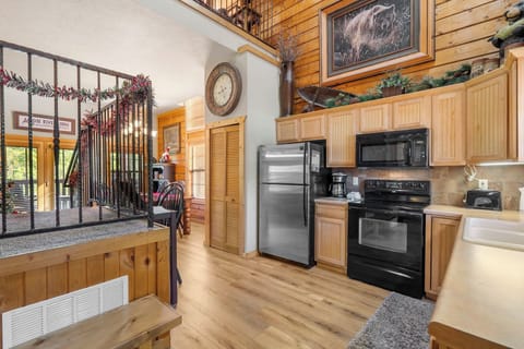 Open Floor Plan, Stiars to the Loft