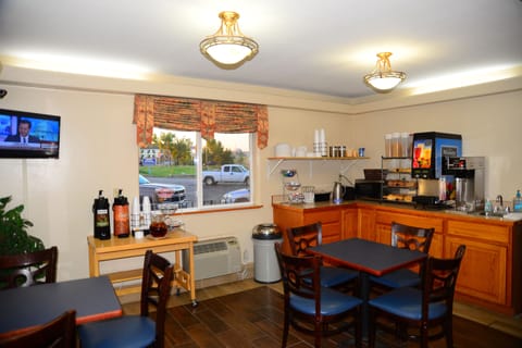 Free daily continental breakfast