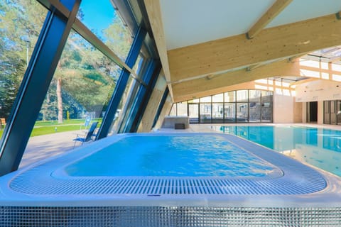 Indoor spa tub
