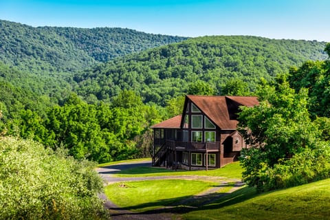 Bear Mountain Lodge 