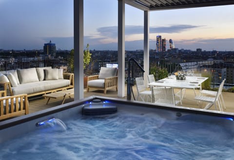 Private spa tub