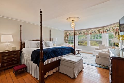 Master Suite with 4 poster King Size bed  and comfortable seating & ensuite bath
