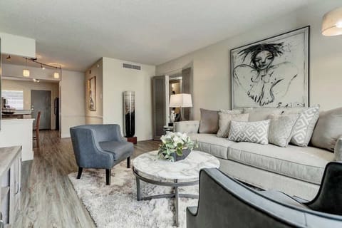 Captivating Living room, spacious open living /dining and Kitchen 