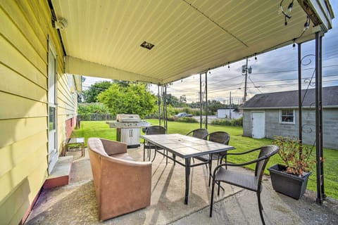 Albany Vacation Rental | 3BR | 1BA | 2,000 Sq Ft | Stairs Required