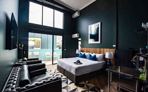 Penthouse XL | Egyptian cotton sheets, premium bedding, pillowtop beds, blackout drapes