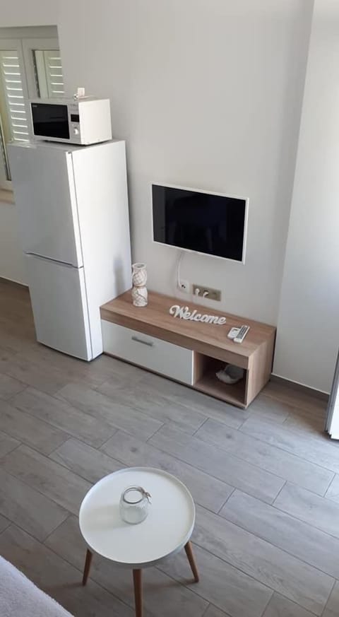 Standard Apartment | Television