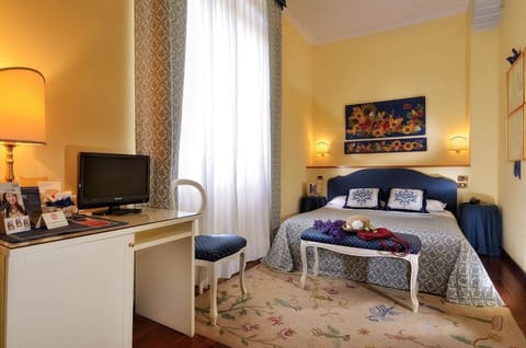 Deluxe Double or Twin Room | Minibar, in-room safe, desk, blackout drapes