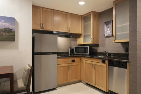 Full-size fridge, microwave, stovetop, dishwasher