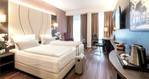 Premium Double Room | In-room safe, individually furnished, desk, laptop workspace