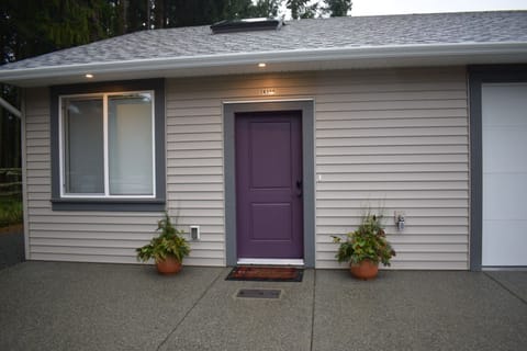 Welcome to the Purple Door Carriage House. Please enjoy your stay.