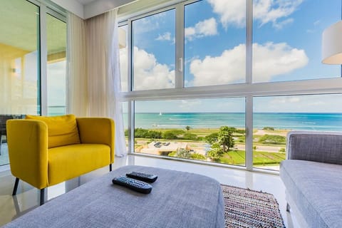 Living room w/ sofa bed