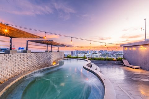 Outdoor pool, sun loungers