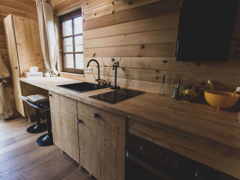 Chalet | Private kitchen | Microwave