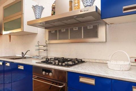 House | Private kitchen | Coffee/tea maker, highchair, cookware/dishes/utensils