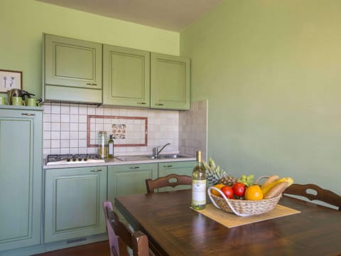 House | Private kitchen | Electric kettle, highchair