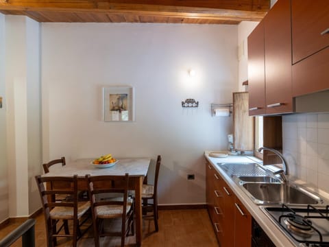 House | Private kitchen | Microwave, highchair