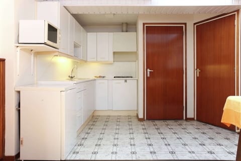 House | Private kitchen | Microwave, coffee/tea maker