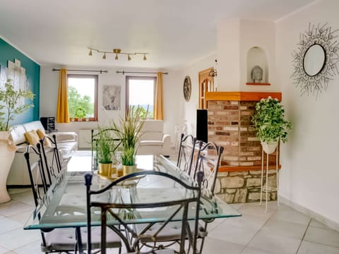 Villa | Dining