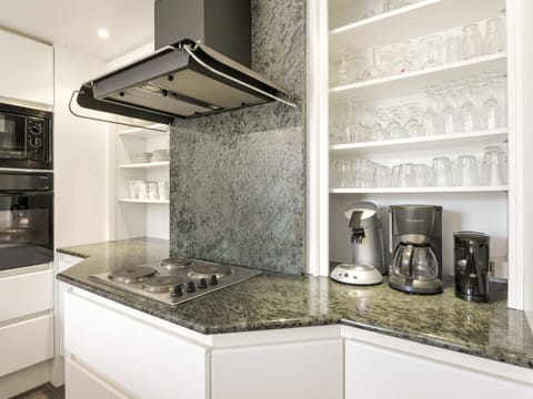 House | Private kitchen | Fridge, microwave, stovetop, dishwasher