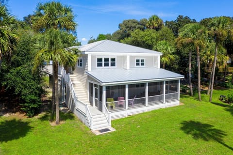 Front of 612 E Ashley Ave