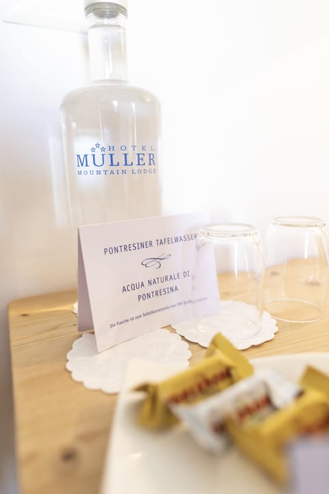 Premium bedding, down comforters, minibar, in-room safe