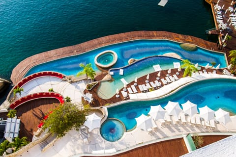 2 outdoor pools, pool umbrellas, sun loungers