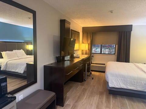 Down comforters, in-room safe, desk, laptop workspace