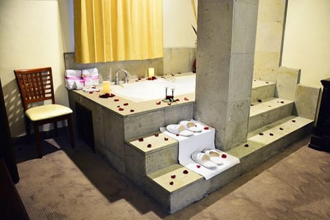 Master Suite | Jetted tub