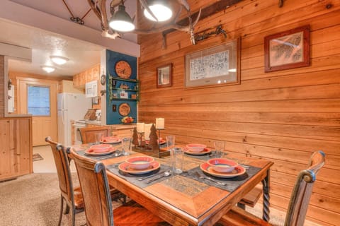 House, Multiple Beds (Pine Needle - Unit 7) | Dining