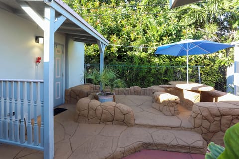 Standard Room, 1 Queen Bed | Free WiFi, bed sheets