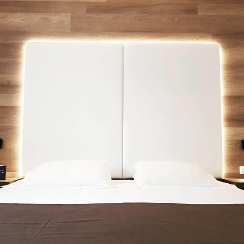 Junior Suite | Minibar, desk, laptop workspace, blackout drapes