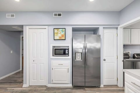 Full kitchen/side by side fridge/pantries