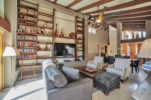 Nice open floor concept so your always in the action!
