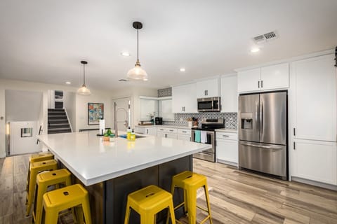 large kitchen island - breakfast bar w/ seating for 8